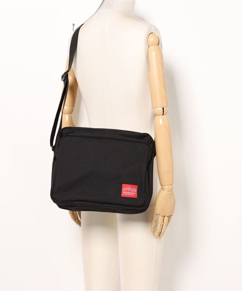 Manhattan Portage（マンハッタンポーテージ）の「Voyager Shoulder Bag（ショルダーバッグ・メンズ・ブラック・SMALL）」の17枚目の写真