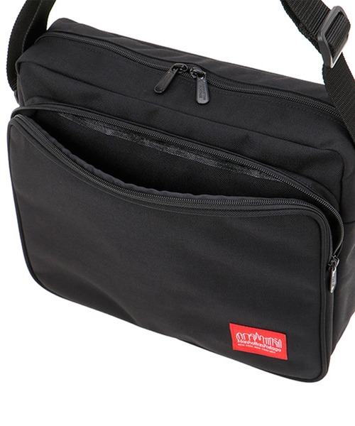 Manhattan Portage（マンハッタンポーテージ）の「Voyager Shoulder Bag（ショルダーバッグ・メンズ・ブラック・SMALL）」の8枚目の写真
