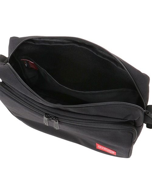 Manhattan Portage（マンハッタンポーテージ）の「Voyager Shoulder Bag（ショルダーバッグ・メンズ・ブラック・SMALL）」の9枚目の写真