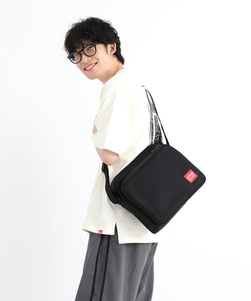 Manhattan Portage（マンハッタンポーテージ）の「Voyager Shoulder Bag（ショルダーバッグ・メンズ・ブラック・SMALL）」の11枚目の写真