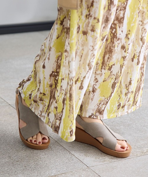 LEPSIM(レプシィム)の「クッションウェッジサンダル 996273(サンダル・レディース・グレイッシュベージュ/ブラック/シルバー・LARGE/MEDIUM/SMALL)」の12枚目の写真