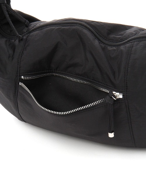 LAKOLE(ラコレ)の「クロワッサンミニショルダーバッグ / 110436(ショルダーバッグ・レディース・ブラック/ライトグレー/カーキ/アイボリー・FREE)」の12枚目の写真