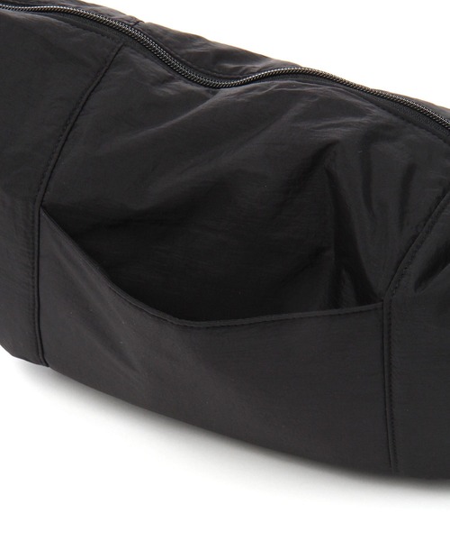 LAKOLE(ラコレ)の「クロワッサンミニショルダーバッグ / 110436(ショルダーバッグ・レディース・ブラック/ライトグレー/カーキ/アイボリー・FREE)」の14枚目の写真