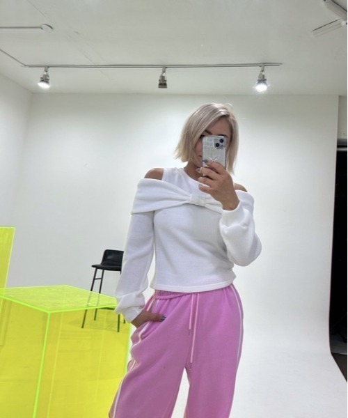 ipugo(イプゴ)の「ipugo/イプゴ 2WAYオフショルリブトップス 秋物 秋服 2026年秋冬(Tシャツ/カットソー・レディース・ピンク/ホワイト/イエロー・FREE)」の17枚目の写真