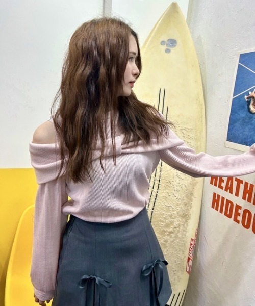 ipugo(イプゴ)の「ipugo/イプゴ 2WAYオフショルリブトップス 秋物 秋服 2026年秋冬(Tシャツ/カットソー・レディース・ピンク/ホワイト/イエロー・FREE)」の8枚目の写真