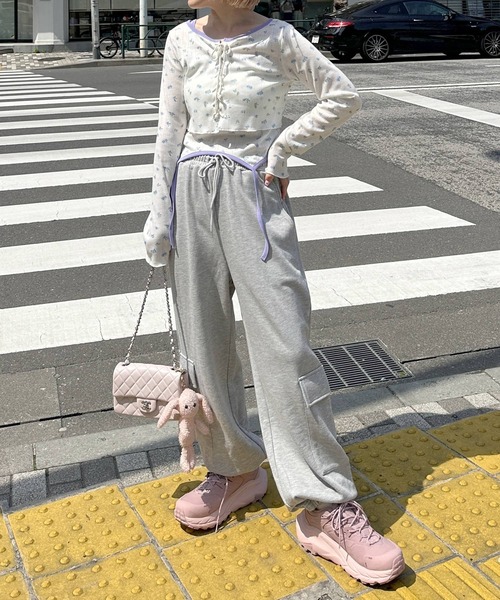 Alley by w closet（アリーバイダブルクローゼット）の「【Alley/SETアイテム】花柄TOPS&裾ピローンキャミ（カーディガン/ボレロ・レディース・イエロー/ピンク/オフホワイト・FREE）」の7枚目の写真