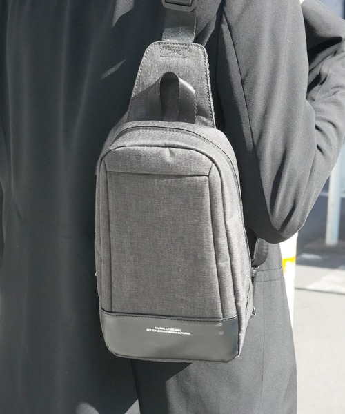 Blue Standard (ブルースタンダード)の「【BLUE STANDARD/ブルースタンダード】 フェイクレザーボディバッグ(ボディバッグ/ウエストポーチ・メンズ・チャコールグレー/ブラック・FREE)」の7枚目の写真