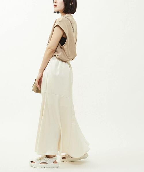 CONVERSE TOKYO（コンバーストウキョウ）の「【WEB LIMITED】MERMAID LINE SATIN SKIRT（スカート・レディース・アイボリー/ブラック/グリーン・FREE）」の8枚目の写真