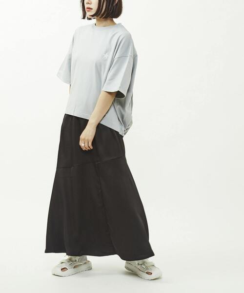 CONVERSE TOKYO（コンバーストウキョウ）の「【WEB LIMITED】MERMAID LINE SATIN SKIRT（スカート・レディース・アイボリー/ブラック/グリーン・FREE）」の13枚目の写真