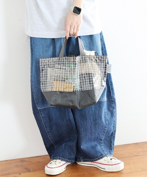 niko and...（ニコアンド）の「オリジナルニコロゴクリアバッグ　Ｍサイズ（ハンドバッグ・レディース・ブラック/ホワイト・0）」の2枚目の写真