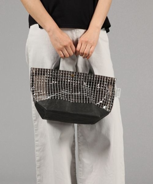 niko and...（ニコアンド）の「オリジナルニコロゴクリアバッグ　Ｍサイズ（ハンドバッグ・レディース・ブラック/ホワイト・0）」の4枚目の写真