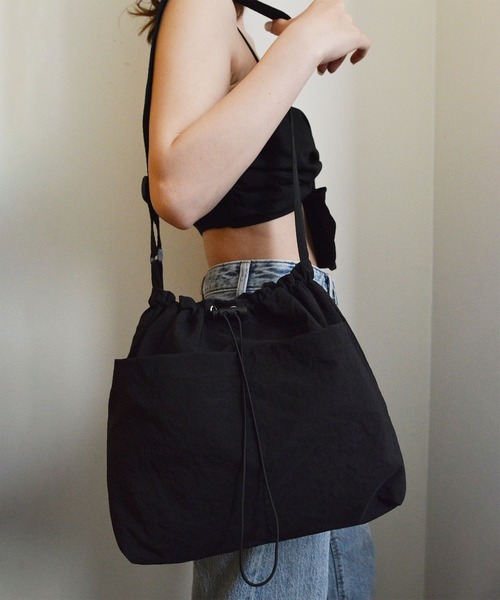 styiro（スタイロ）の「【軽量】フロントポケットクロスボディバッグ/ショルダーバッグ（ショルダーバッグ・レディース・ベージュ/ブラック/ブラウン/カーキ/ピンク・FREE）」の6枚目の写真