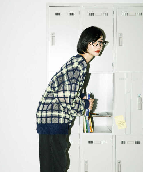 KBF(ケイビーエフ)の「シアーチェックフェザーニット(ニット/セーター・レディース・オレンジ系その他/ブルー系その他/ベージュ系その他/グレー系その他・ONE)」の7枚目の写真