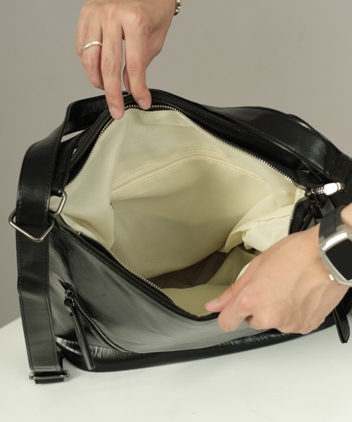 SELLE GLANT(セレグランテ)の「2WAY DESIGN ZIP SHOULDER BAG/2WAYデザインジップバッグ(ショルダーバッグ・メンズ・ブラック/シルバー・ONESIZE)」の18枚目の写真