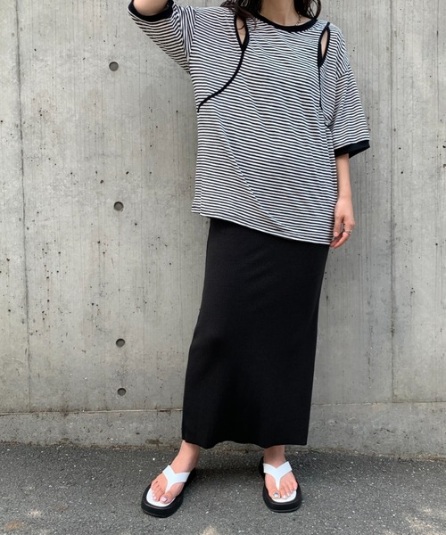 mi via loca(ミヴィアロカ)の「【2WAY】シアースラブボーダー カットアウトリンガーTシャツ(Tシャツ/カットソー・レディース・ブラック×ホワイト/キャメル/グレー×ピンク・FREE)」の2枚目の写真