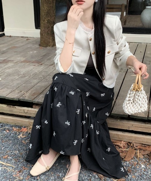 ECLIN(エクラン)の「リボン刺繍ティアードロングスカート(スカート・レディース・ブラック/ホワイト/ベージュ・M/L/XL)」の9枚目の写真