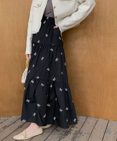 ECLIN(エクラン)の「リボン刺繍ティアードロングスカート(スカート・レディース・ブラック/ホワイト/ベージュ・M/L/XL)」の11枚目の写真