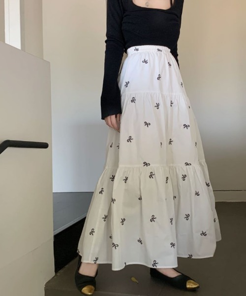 ECLIN(エクラン)の「リボン刺繍ティアードロングスカート(スカート・レディース・ブラック/ホワイト/ベージュ・M/L/XL)」の17枚目の写真