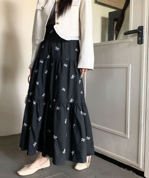 ECLIN(エクラン)の「リボン刺繍ティアードロングスカート(スカート・レディース・ブラック/ホワイト/ベージュ・M/L/XL)」の19枚目の写真