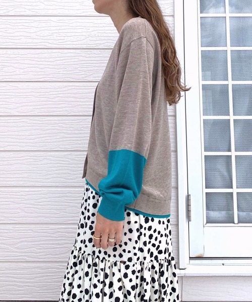 Q（キュー）の「バイカラーBASICカーデ（カーディガン/ボレロ・レディース・ベージュ/ブラック・MEDIUM）」の10枚目の写真