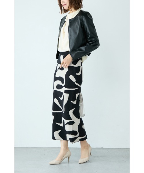 M.deux（エムドゥ）の「■フェイクレザーノーカラージャケット■（ノーカラージャケット・レディース・グレイッシュベージュ/ブラック・MEDIUM）」の4枚目の写真