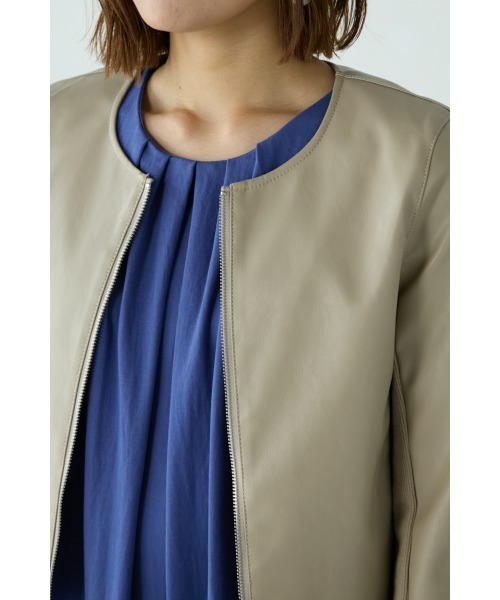 M.deux（エムドゥ）の「■フェイクレザーノーカラージャケット■（ノーカラージャケット・レディース・グレイッシュベージュ/ブラック・MEDIUM）」の9枚目の写真