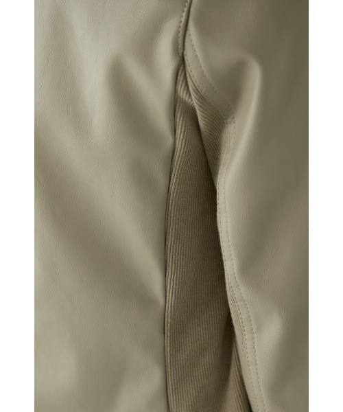 M.deux（エムドゥ）の「■フェイクレザーノーカラージャケット■（ノーカラージャケット・レディース・グレイッシュベージュ/ブラック・MEDIUM）」の11枚目の写真