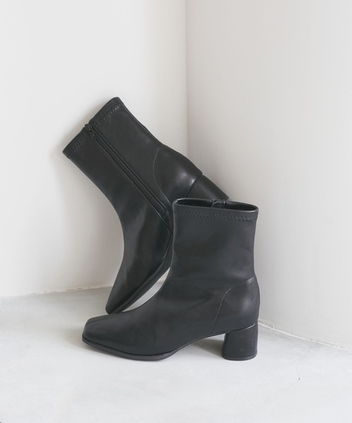 Juze（ジュゼ）の「ストレッチヒールショートブーツ（ブーツ・レディース・オフホワイト/シルバー/ブラック・S/M/L）」の3枚目の写真