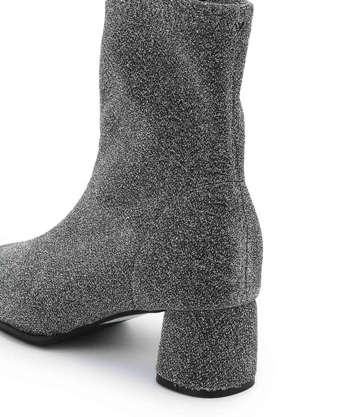 Juze（ジュゼ）の「ストレッチヒールショートブーツ（ブーツ・レディース・オフホワイト/シルバー/ブラック・S/M/L）」の17枚目の写真