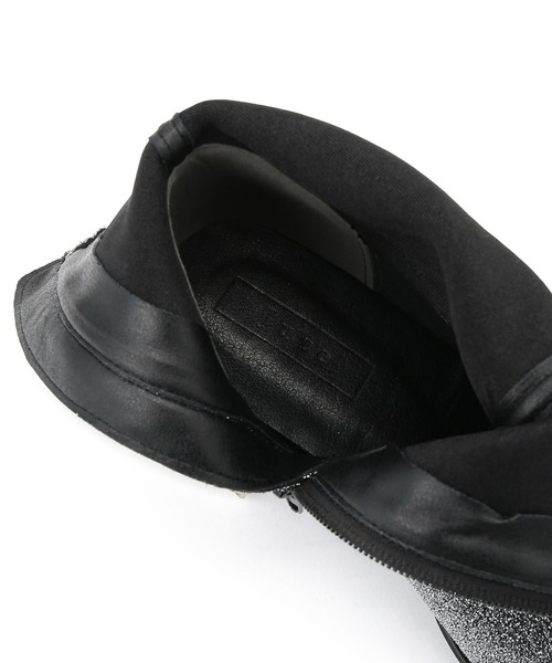 Juze（ジュゼ）の「ストレッチヒールショートブーツ（ブーツ・レディース・オフホワイト/シルバー/ブラック・S/M/L）」の16枚目の写真