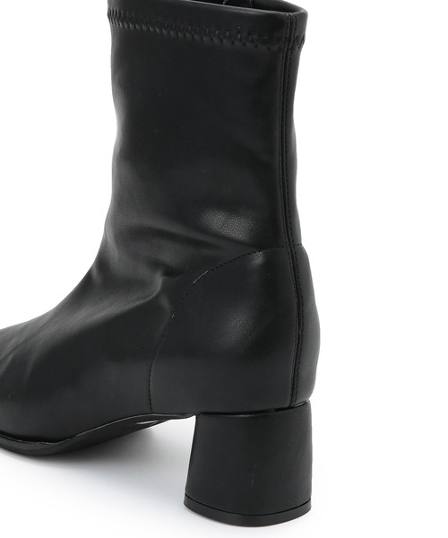 Juze（ジュゼ）の「ストレッチヒールショートブーツ（ブーツ・レディース・オフホワイト/シルバー/ブラック・S/M/L）」の13枚目の写真