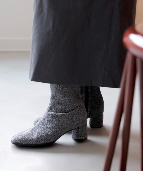 Juze（ジュゼ）の「ストレッチヒールショートブーツ（ブーツ・レディース・オフホワイト/シルバー/ブラック・S/M/L）」の21枚目の写真