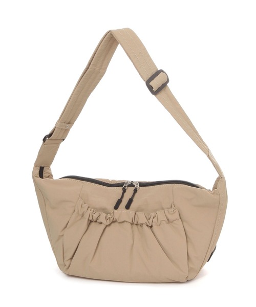 studio CLIP（スタディオクリップ）の「【人間工学に基づいて考えた！】からだよろこぶ クシュショルダー（ショルダーバッグ・レディース・ブラック/ブルー/ライトグリーン/ベージュ・FREE）」の2枚目の写真