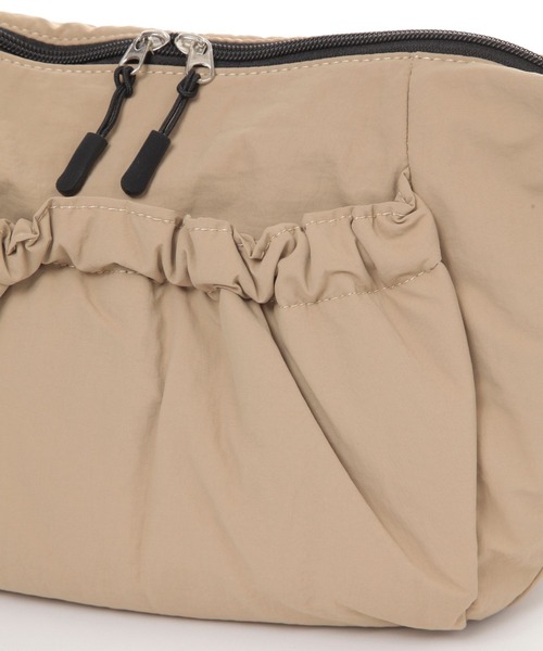 studio CLIP（スタディオクリップ）の「【人間工学に基づいて考えた！】からだよろこぶ クシュショルダー（ショルダーバッグ・レディース・ブラック/ブルー/ライトグリーン/ベージュ・FREE）」の16枚目の写真