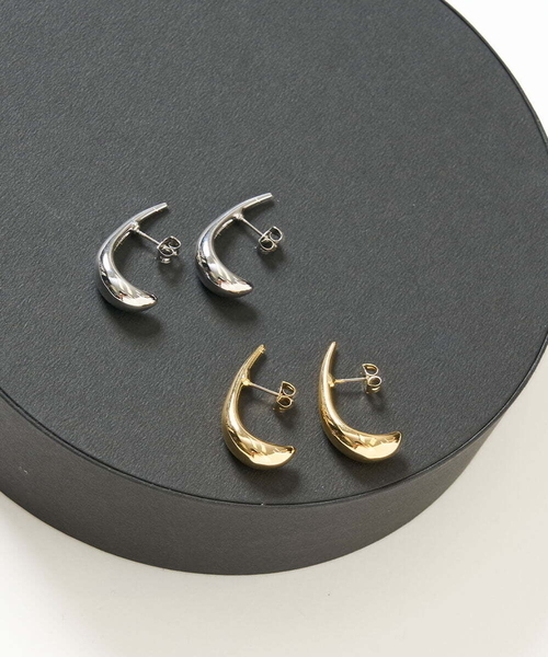 a.v.v(アーヴェヴェ)の「ドロップモチーフピアス(ピアス(両耳用)・レディース・シルバー/ゴールド・38)」の1枚目の写真