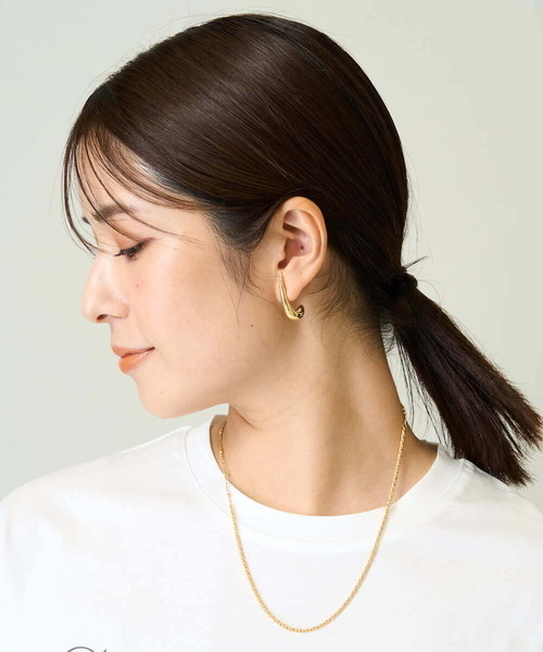 a.v.v(アーヴェヴェ)の「ドロップモチーフピアス(ピアス(両耳用)・レディース・シルバー/ゴールド・38)」の5枚目の写真