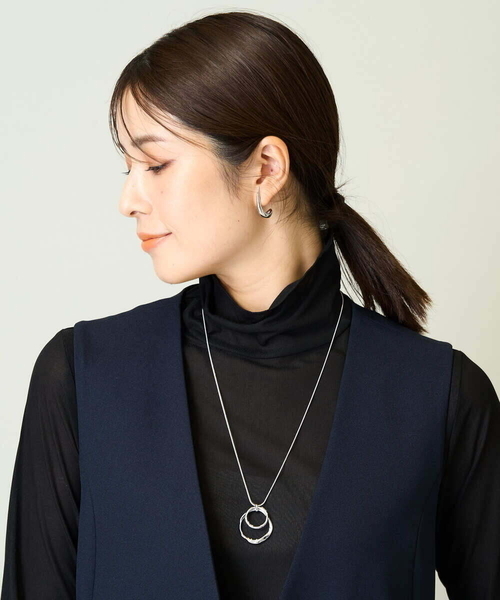 a.v.v(アーヴェヴェ)の「ドロップモチーフピアス(ピアス(両耳用)・レディース・シルバー/ゴールド・38)」の6枚目の写真