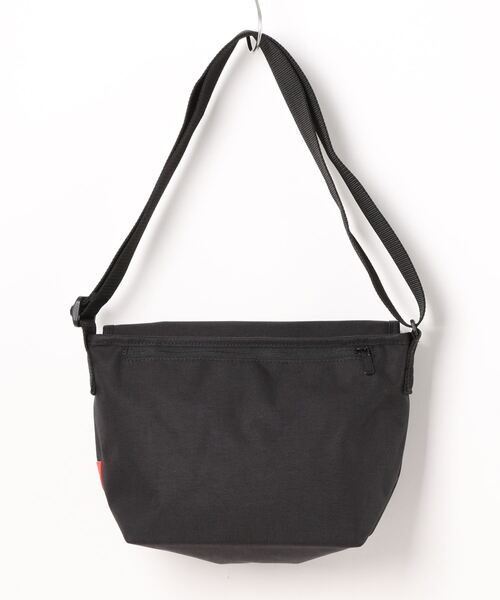 Manhattan Portage(マンハッタンポーテージ)の「Nylon Messenger Bag JR Back Pocket W/ Divider Magnet(メッセンジャーバッグ・メンズ・ブラック・SMALL)」の21枚目の写真