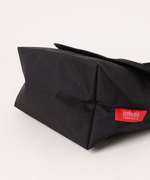 Manhattan Portage(マンハッタンポーテージ)の「Nylon Messenger Bag JR Back Pocket W/ Divider Magnet(メッセンジャーバッグ・メンズ・ブラック・SMALL)」の22枚目の写真