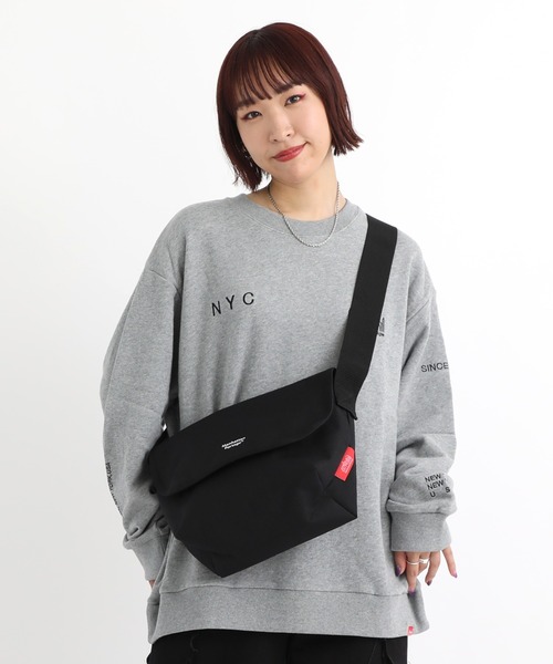 Manhattan Portage(マンハッタンポーテージ)の「Nylon Messenger Bag JR Back Pocket W/ Divider Magnet(メッセンジャーバッグ・メンズ・ブラック・SMALL)」の1枚目の写真
