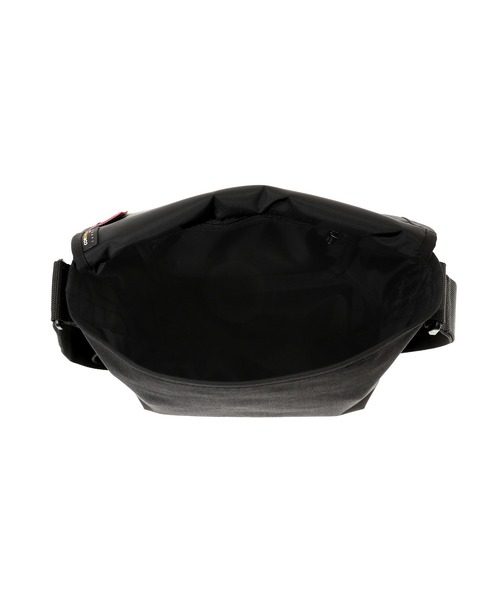 Manhattan Portage(マンハッタンポーテージ)の「Nylon Messenger Bag JR Back Pocket W/ Divider Magnet(メッセンジャーバッグ・メンズ・ブラック・SMALL)」の7枚目の写真