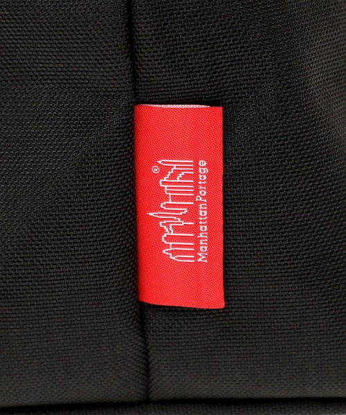 Manhattan Portage(マンハッタンポーテージ)の「Nylon Messenger Bag JR Back Pocket W/ Divider Magnet(メッセンジャーバッグ・メンズ・ブラック・SMALL)」の13枚目の写真