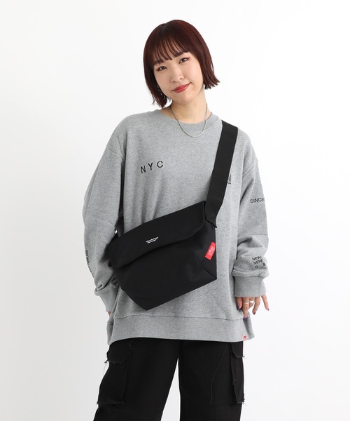 Manhattan Portage(マンハッタンポーテージ)の「Nylon Messenger Bag JR Back Pocket W/ Divider Magnet(メッセンジャーバッグ・メンズ・ブラック・SMALL)」の16枚目の写真