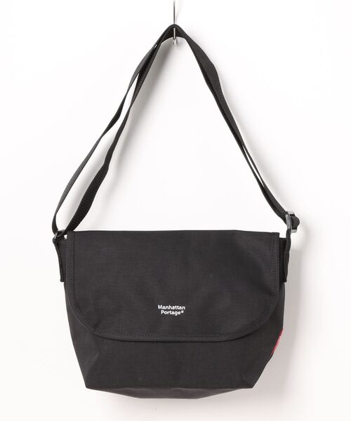 Manhattan Portage(マンハッタンポーテージ)の「Nylon Messenger Bag JR Back Pocket W/ Divider Magnet(メッセンジャーバッグ・メンズ・ブラック・SMALL)」の20枚目の写真