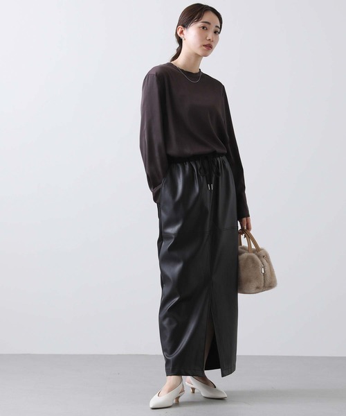 Gready Brilliant（グレディブリリアン）の「ＬＵサテンクルーブラウス（シャツ/ブラウス・レディース・ダークブラウン/アイボリー・38）」の3枚目の写真