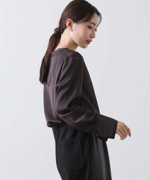 Gready Brilliant（グレディブリリアン）の「ＬＵサテンクルーブラウス（シャツ/ブラウス・レディース・ダークブラウン/アイボリー・38）」の5枚目の写真