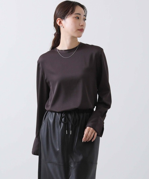 Gready Brilliant（グレディブリリアン）の「ＬＵサテンクルーブラウス（シャツ/ブラウス・レディース・ダークブラウン/アイボリー・38）」の7枚目の写真