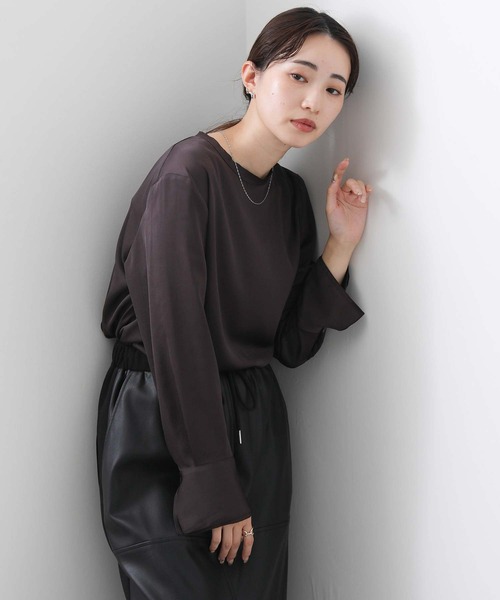 Gready Brilliant（グレディブリリアン）の「ＬＵサテンクルーブラウス（シャツ/ブラウス・レディース・ダークブラウン/アイボリー・38）」の8枚目の写真