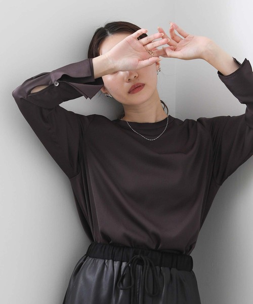 Gready Brilliant（グレディブリリアン）の「ＬＵサテンクルーブラウス（シャツ/ブラウス・レディース・ダークブラウン/アイボリー・38）」の9枚目の写真