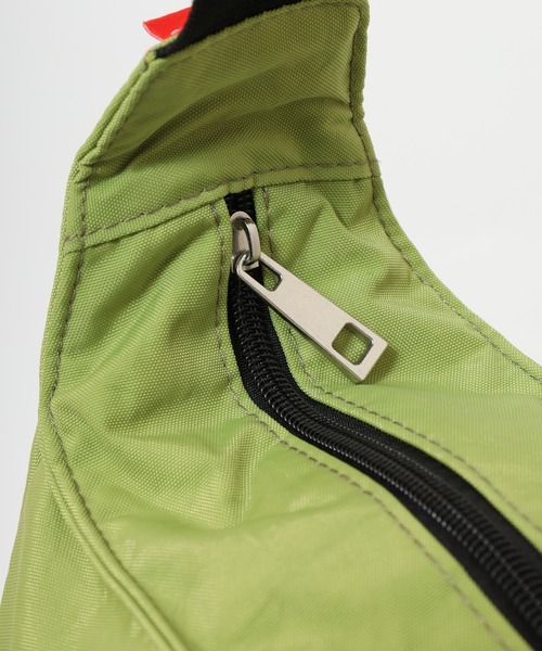 zucchero(ズッケロ)の「ズッケロ×スヌーピー スクエアショルダーバッグ(ショルダーバッグ・レディース・ブラック/イエロー/グリーン/グレー・FREE)」の17枚目の写真